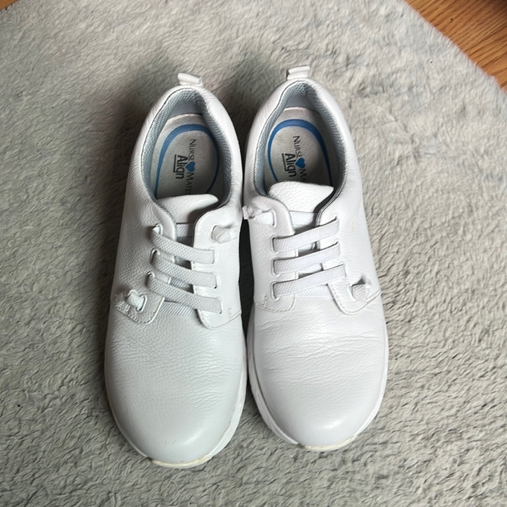 Nursing shoes